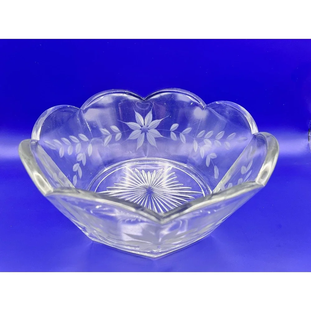 Vtg A.H Heisey Etched Clear‎ Glass Floral Starburst Scalloped Serving Bowl 7.25
